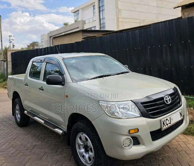 Toyota Hilux 2016 Teal