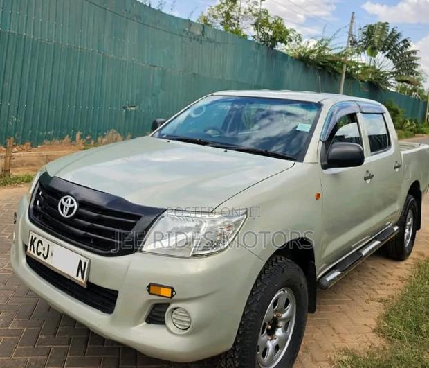Toyota Hilux 2016 Teal