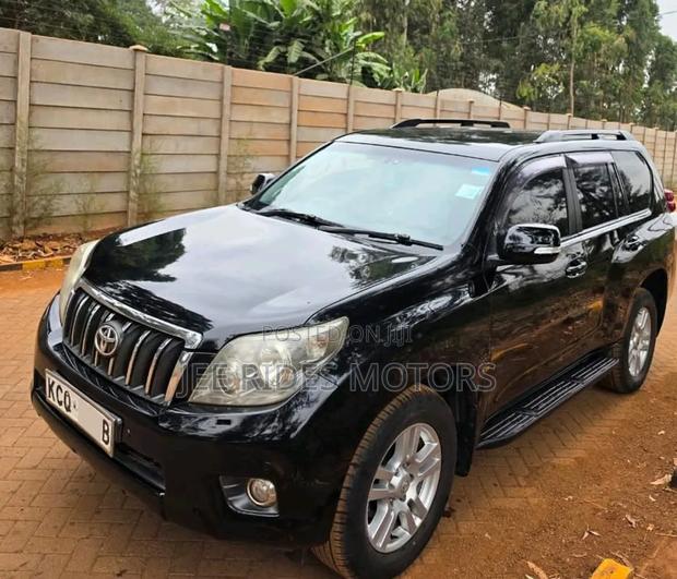 Toyota Land Cruiser Prado 2011