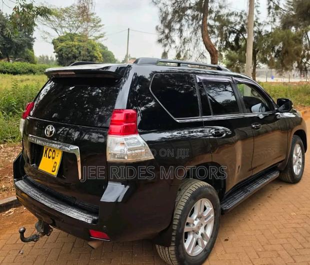 Toyota Land Cruiser Prado 2011