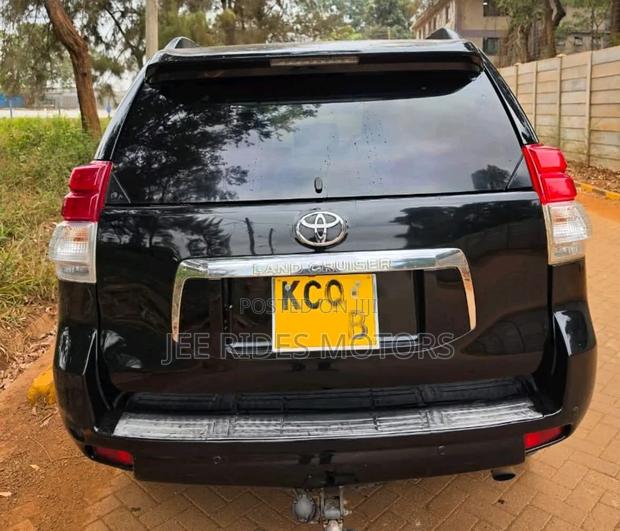 Toyota Land Cruiser Prado 2011