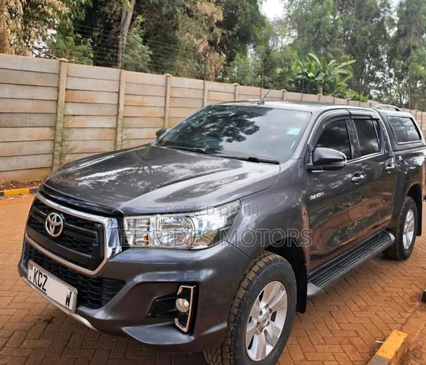 Toyota Hilux 2020 Gray