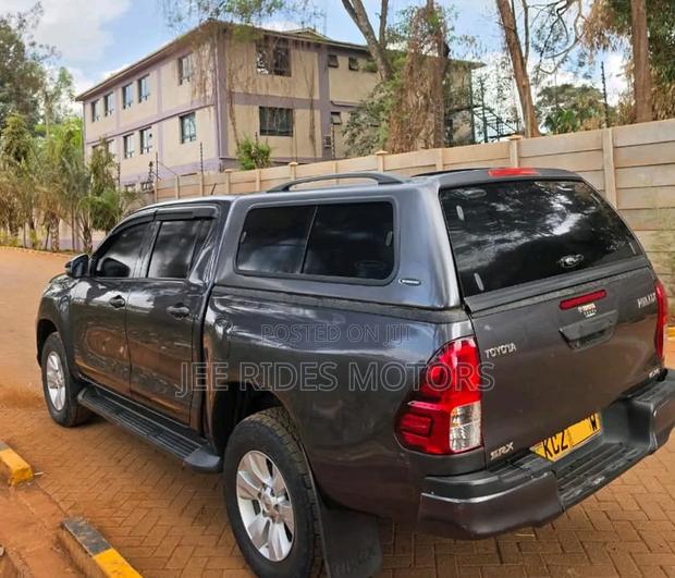 Toyota Hilux 2020 Gray