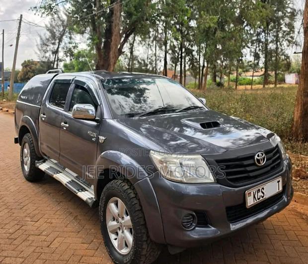 Toyota Hilux 2012 Gray