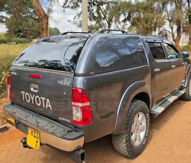 Toyota Hilux 2012 Gray