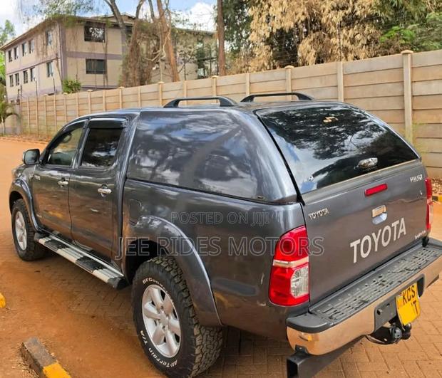 Toyota Hilux 2012 Gray