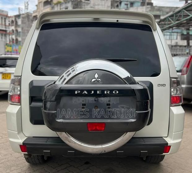 Mitsubishi Pajero 2011 White