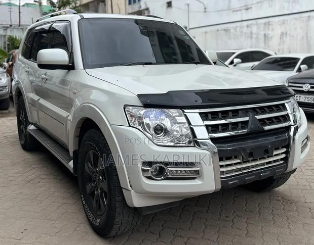 Mitsubishi Pajero 2011 White