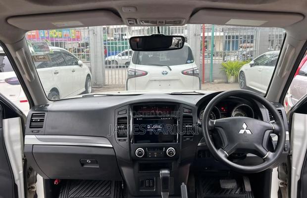 Mitsubishi Pajero 2011 White