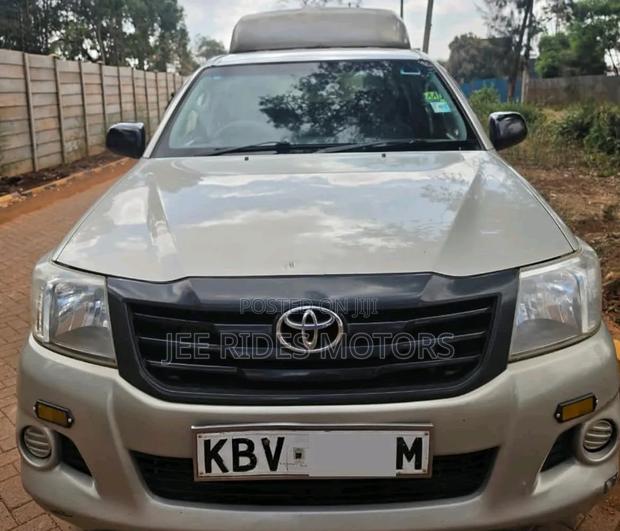 Toyota Hilux 2013 Gold