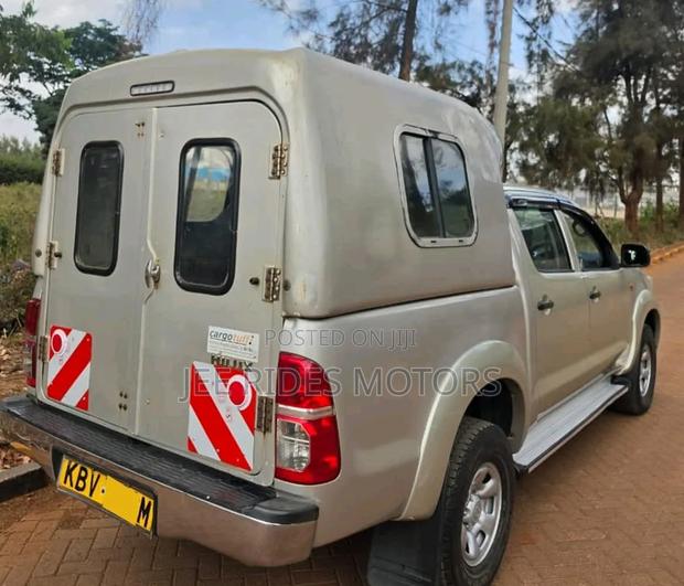 Toyota Hilux 2013 Gold