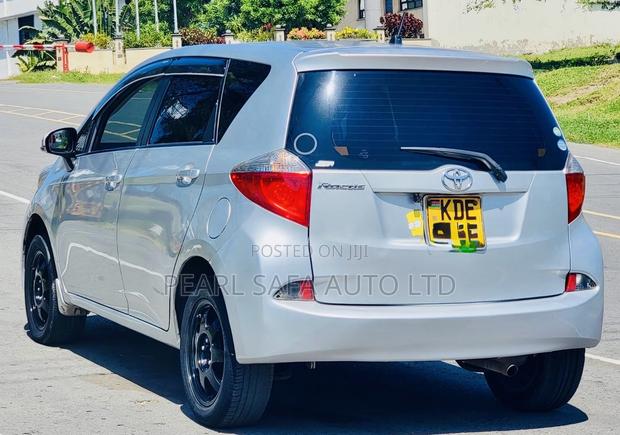 Toyota Ractis 2014 Silver
