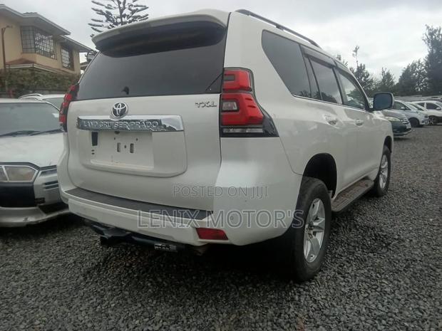 Toyota Land Cruiser Prado 2.8 2018 White