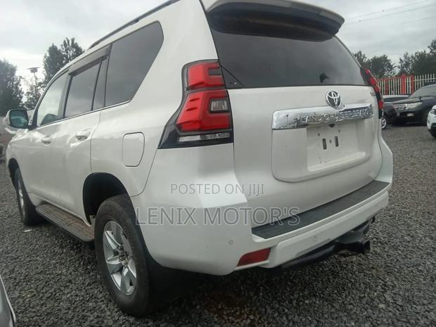 Toyota Land Cruiser Prado 2.8 2018 White