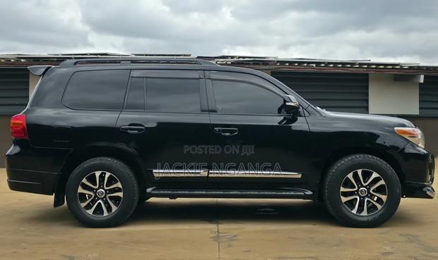 Toyota Land Cruiser 2012 Black