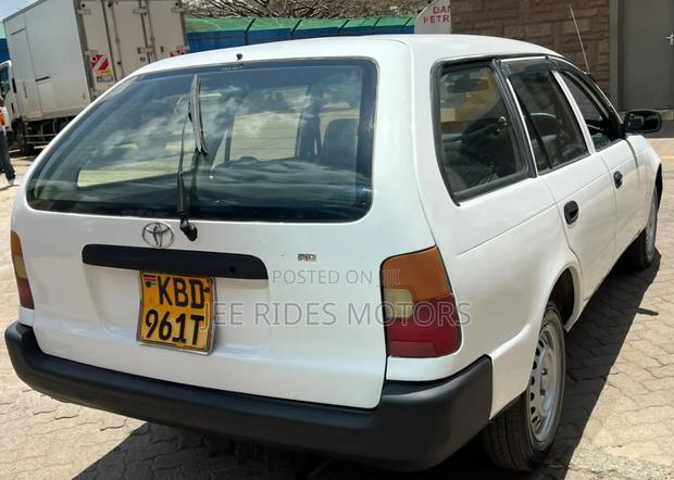 Toyota Corolla G-Touring 2000 White