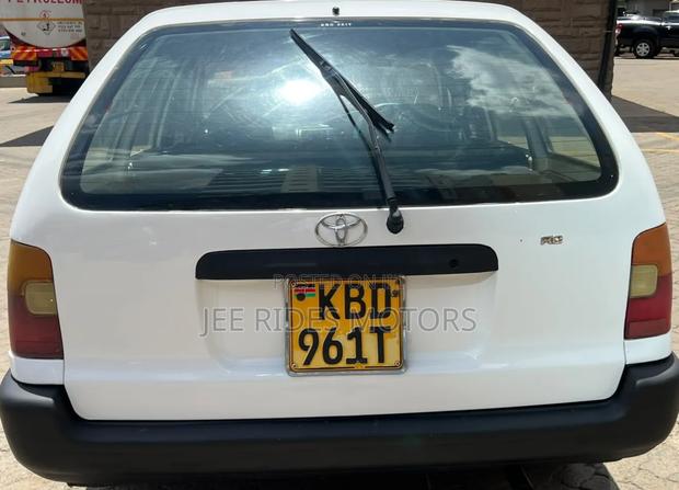 Toyota Corolla G-Touring 2000 White