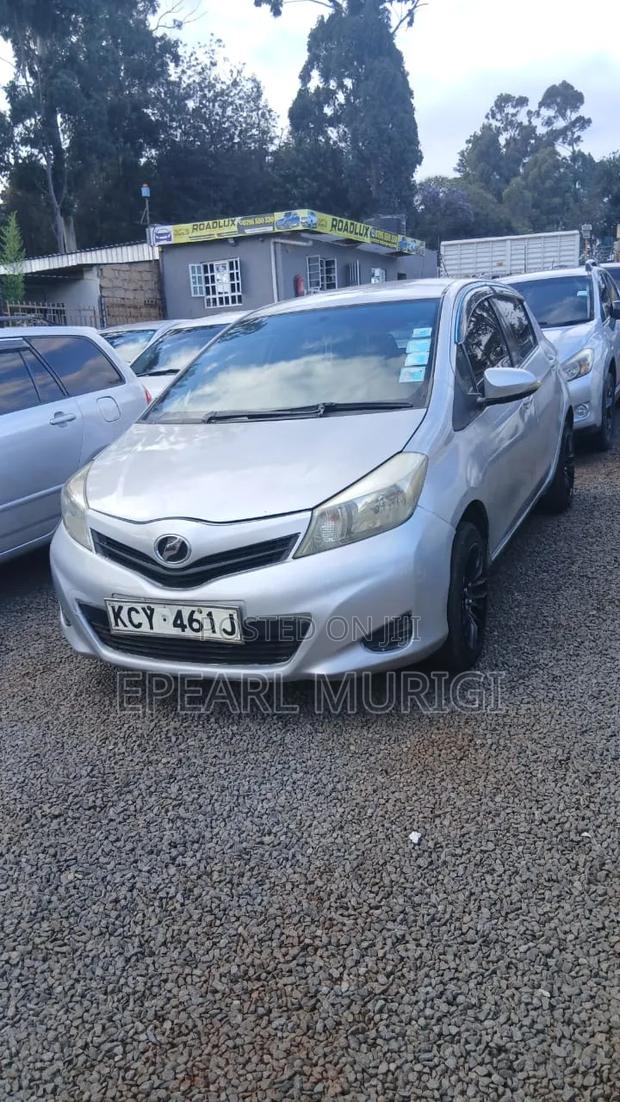 Toyota Vitz 1.0 FWD 5dr 2013 Silver