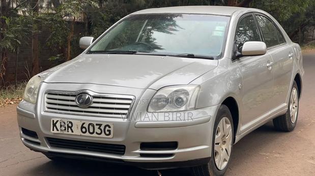 Toyota Avensis 2005 Gold