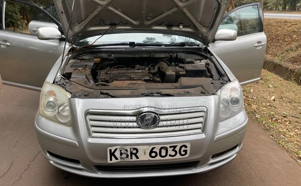 Toyota Avensis 2005 Gold