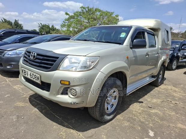Toyota Hilux 2013 Gold