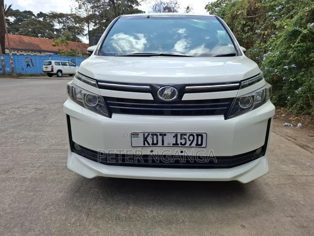 Toyota Noah 2.0 FWD (8 Seater) 2017 White