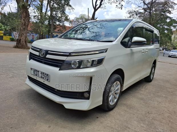 Toyota Noah 2.0 FWD (8 Seater) 2017 White
