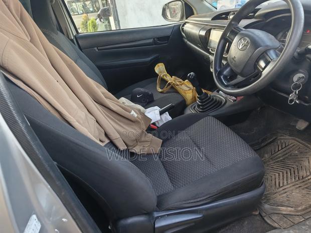 Toyota Grand HiAce 2002 White