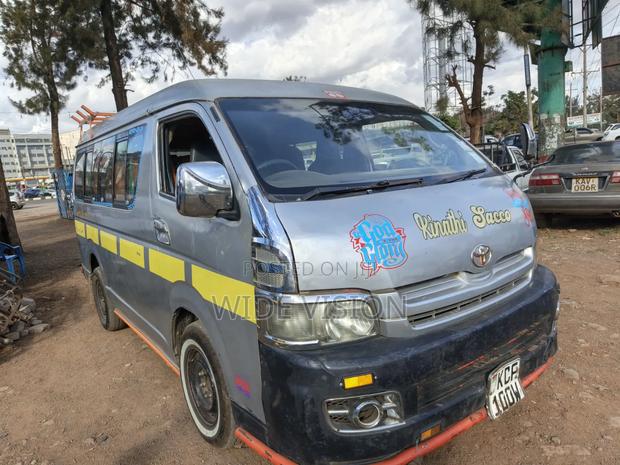 Toyota Grand HiAce 2002 White