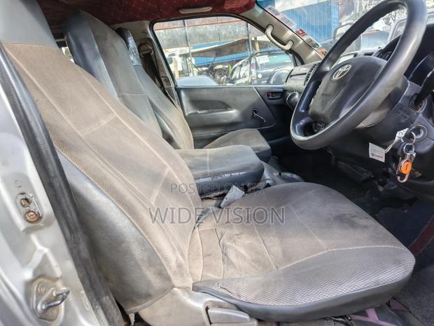 Toyota Grand HiAce 2002 White