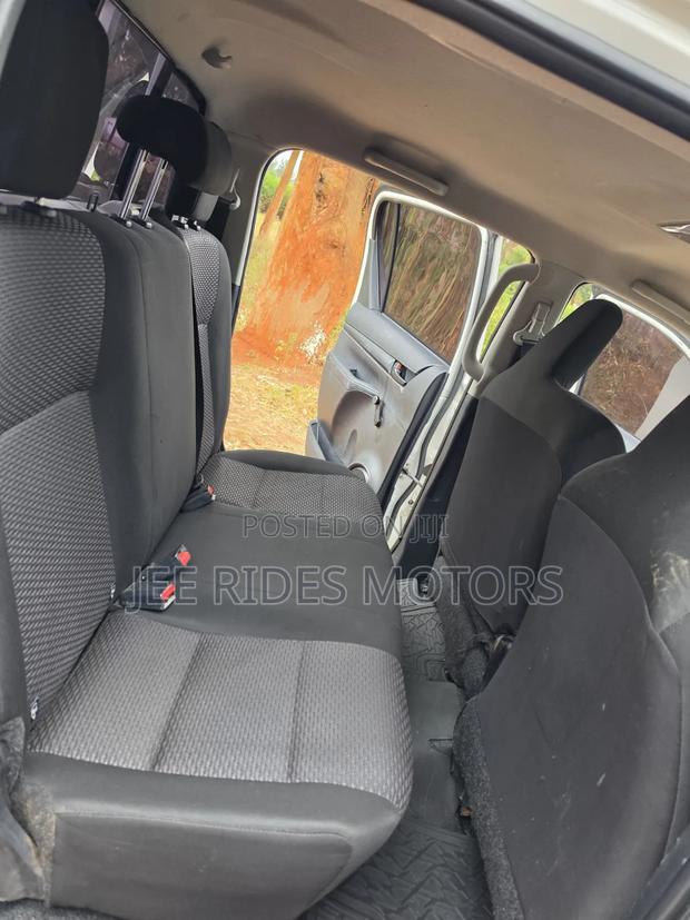 Toyota Hilux 2020 Ivory