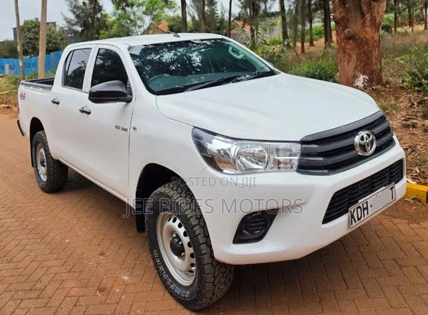 Toyota Hilux 2020 Ivory