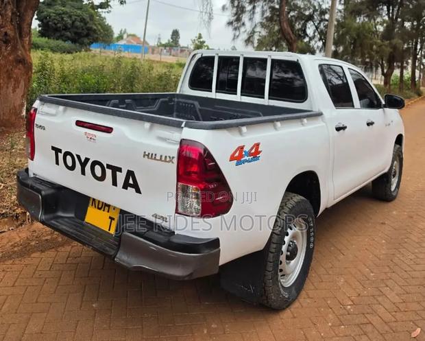 Toyota Hilux 2020 Ivory