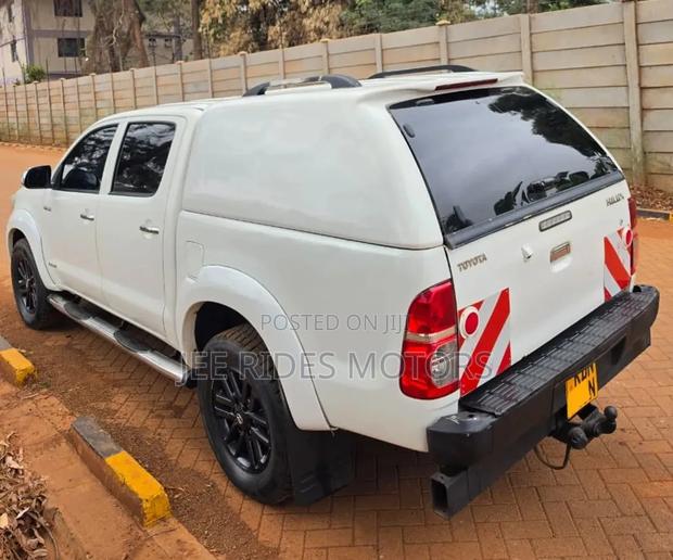 Toyota Hilux 2016 Ivory