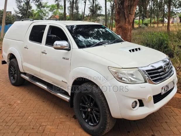 Toyota Hilux 2016 Ivory