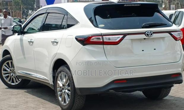 Toyota Harrier 2.0 2019 Off white