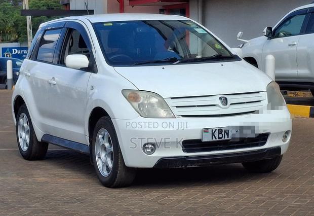 Toyota IST 2004 White
