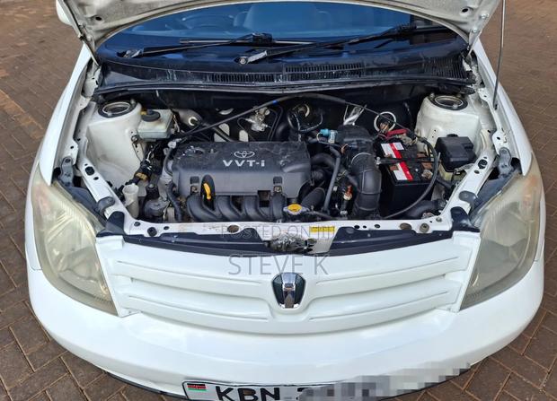 Toyota IST 2004 White