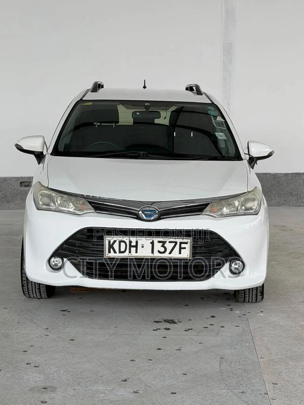 Toyota Corolla Fielder 1.5 Hybrid FWD 2015 White