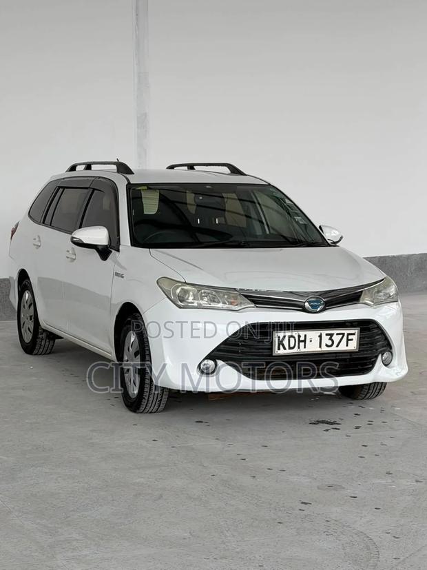 Toyota Corolla Fielder 1.5 Hybrid FWD 2015 White