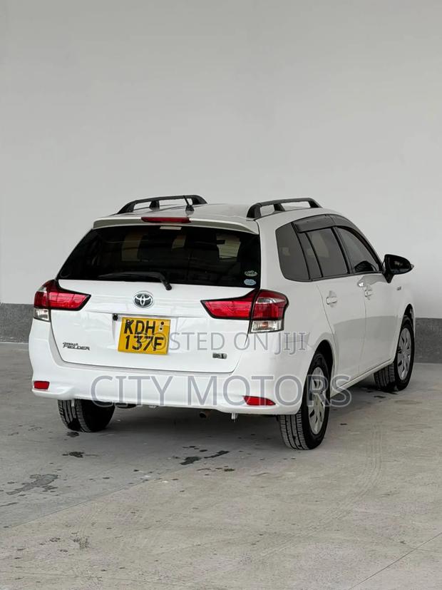 Toyota Corolla Fielder 1.5 Hybrid FWD 2015 White