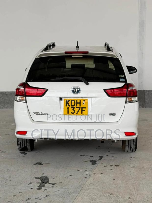 Toyota Corolla Fielder 1.5 Hybrid FWD 2015 White