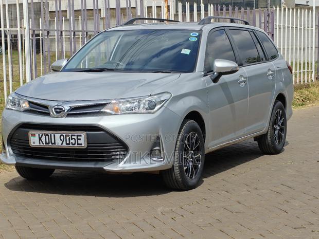 Toyota Voxy 2015 Silver