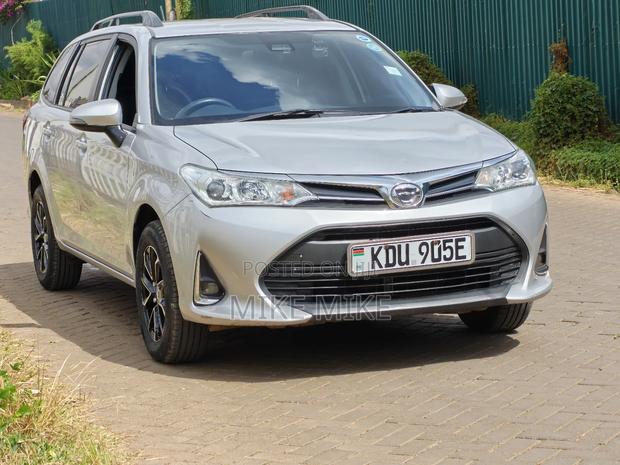 Toyota Voxy 2015 Silver