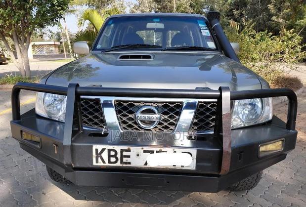 Nissan Patrol 2002 Gray