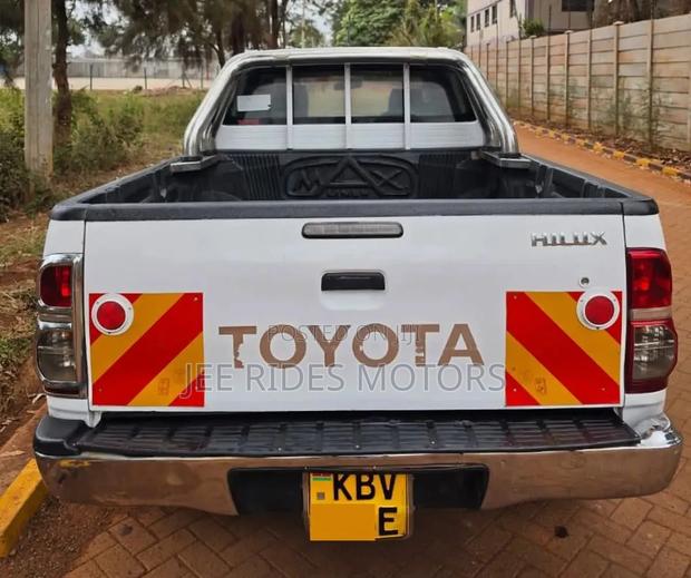 Toyota Hilux 2013 Off white