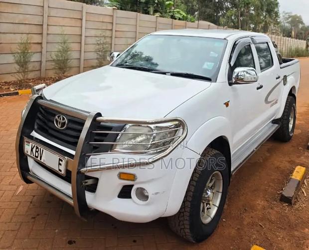 Toyota Hilux 2013 Off white
