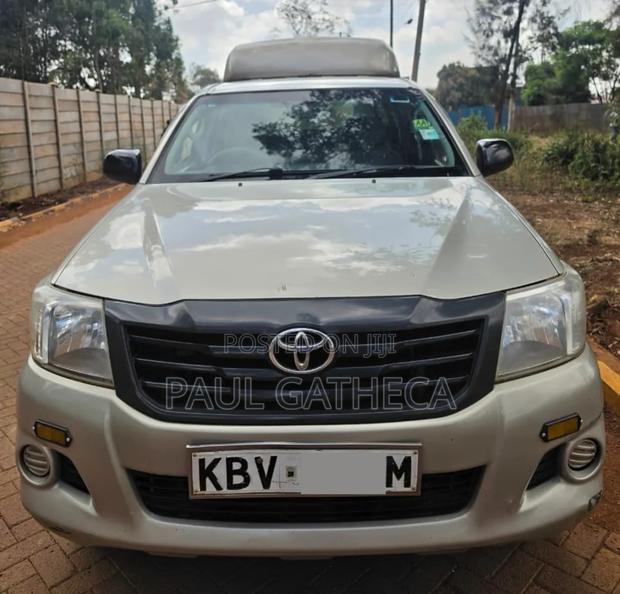 Toyota Hilux 2013 Gold