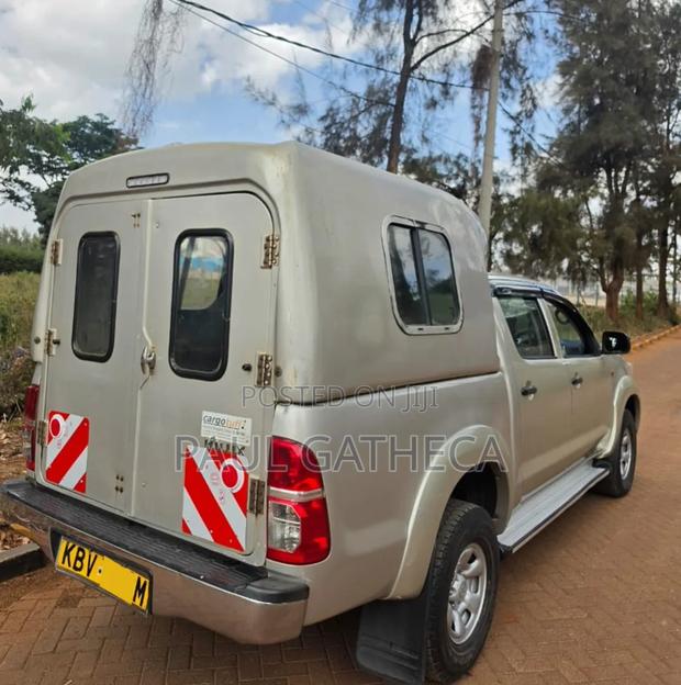 Toyota Hilux 2013 Gold