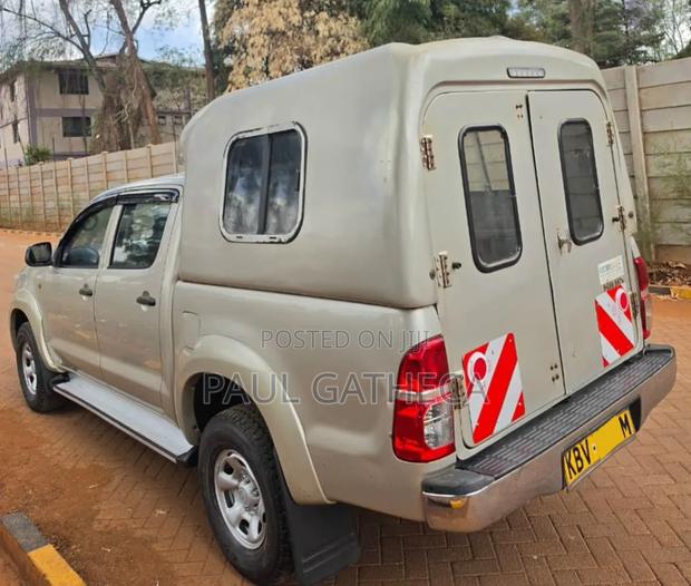 Toyota Hilux 2013 Gold